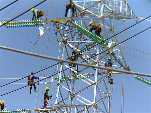 昆明10KV架空絕緣導(dǎo)線(xiàn)安裝案例